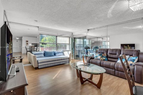 Copropriété à vendre à Miami, Floride: 1 chambre, 82.96 m2 № 1973983 - photo 12