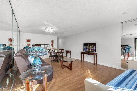 Copropriété à vendre à Miami, Floride: 1 chambre, 82.96 m2 № 1973983 - photo 10