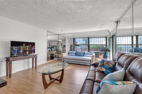 Copropriété à vendre à Miami, Floride: 1 chambre, 82.96 m2 № 1973983 - photo 11