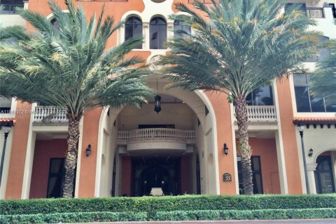 Condo in Coral Gables, Florida, 2 bedrooms  № 1943814 - photo 1