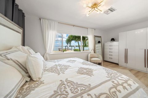 Casa en venta en Clearwater, Florida, 3 dormitorios, 159.79 m2 № 2132007 - foto 13