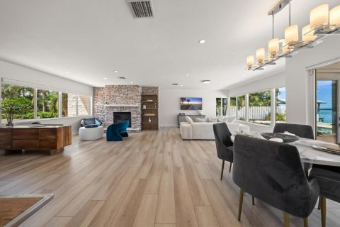 Casa en venta en Clearwater, Florida, 3 dormitorios, 159.79 m2 № 2132007 - foto 9