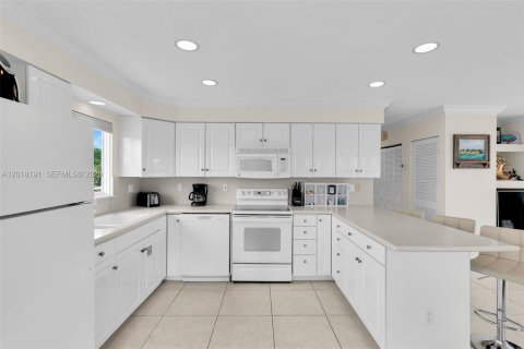 House in Big Pine Key, Florida 4 bedrooms, 89.19 sq.m. № 2256533 - photo 8