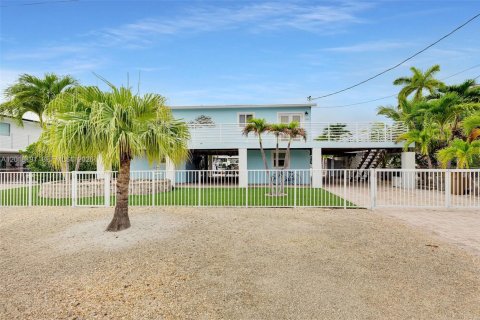 House in Big Pine Key, Florida 4 bedrooms, 89.19 sq.m. № 2256533 - photo 3