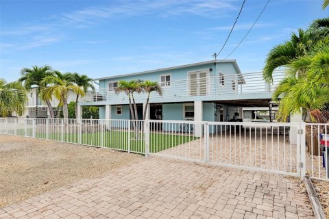 House in Big Pine Key, Florida 4 bedrooms, 89.19 sq.m. № 2256533 - photo 2