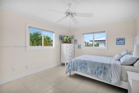 House in Big Pine Key, Florida 4 bedrooms, 89.19 sq.m. № 2256533 - photo 22