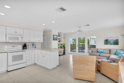 House in Big Pine Key, Florida 4 bedrooms, 89.19 sq.m. № 2256533 - photo 6