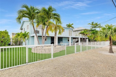 House in Big Pine Key, Florida 4 bedrooms, 89.19 sq.m. № 2256533 - photo 4