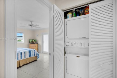 House in Big Pine Key, Florida 4 bedrooms, 89.19 sq.m. № 2256533 - photo 13