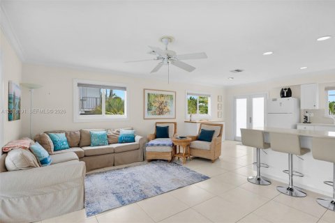 House in Big Pine Key, Florida 4 bedrooms, 89.19 sq.m. № 2256533 - photo 11