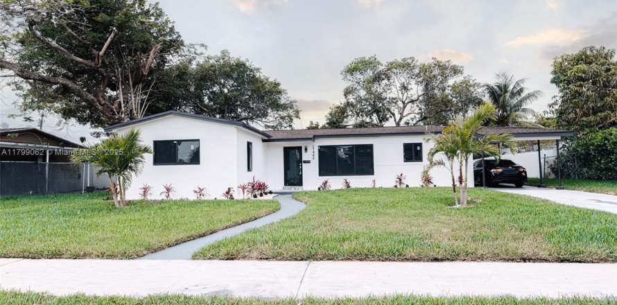 House in Miami Gardens, Florida 4 bedrooms № 1713174