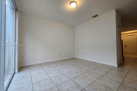 Townhouse in Doral, Florida 3 bedrooms, 156.35 sq.m. № 2397627 - photo 14