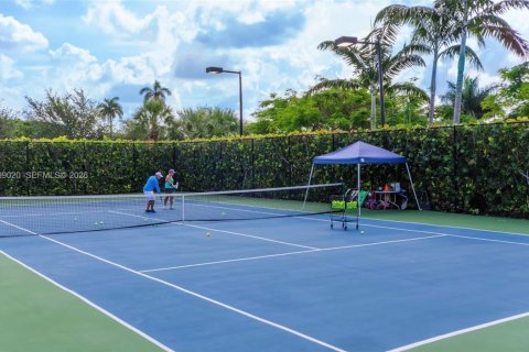 Townhouse in Doral, Florida 3 bedrooms, 156.35 sq.m. № 2397627 - photo 8