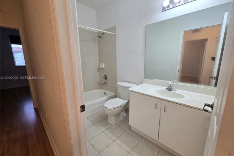 Townhouse in Doral, Florida 3 bedrooms, 156.35 sq.m. № 2397627 - photo 30