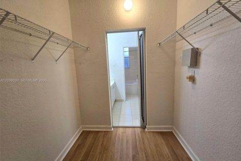 Townhouse in Doral, Florida 3 bedrooms, 156.35 sq.m. № 2397627 - photo 26
