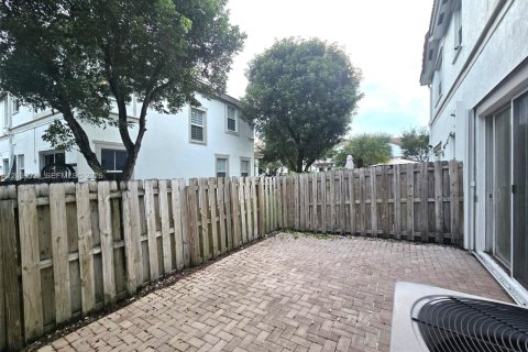 Townhouse in Doral, Florida 3 bedrooms, 156.35 sq.m. № 2397627 - photo 18