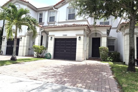 Townhouse in Doral, Florida 3 bedrooms, 156.35 sq.m. № 2397627