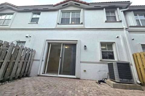 Townhouse in Doral, Florida 3 bedrooms, 156.35 sq.m. № 2397627 - photo 19