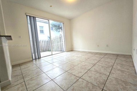 Townhouse in Doral, Florida 3 bedrooms, 156.35 sq.m. № 2397627 - photo 13