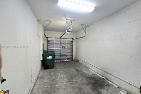 Townhouse in Doral, Florida 3 bedrooms, 156.35 sq.m. № 2397627 - photo 16