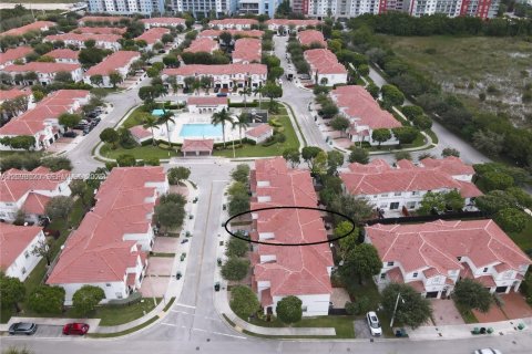 Townhouse in Doral, Florida 3 bedrooms, 156.35 sq.m. № 2397627 - photo 9
