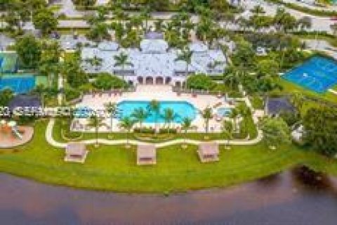 Townhouse in Doral, Florida 3 bedrooms, 156.35 sq.m. № 2397627 - photo 3