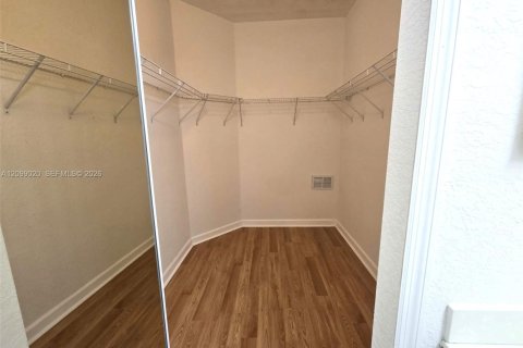 Townhouse in Doral, Florida 3 bedrooms, 156.35 sq.m. № 2397627 - photo 27