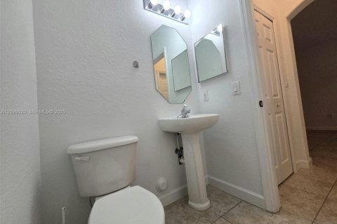Townhouse in Doral, Florida 3 bedrooms, 156.35 sq.m. № 2397627 - photo 15