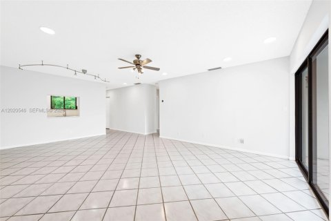 Купить кондоминиум в Бока-Ратон, Флорида 2 спальни, 88.91м2, № 2146462 - фото 3