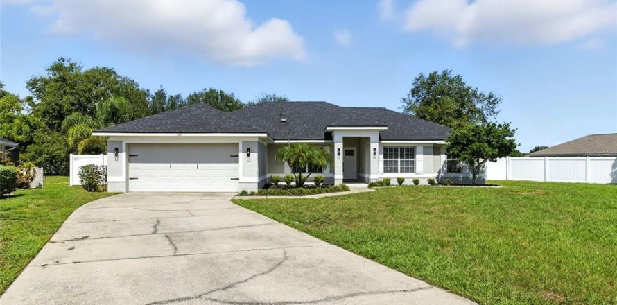 House in Auburndale, Florida 4 bedrooms, 203.55 sq.m. № 1884823