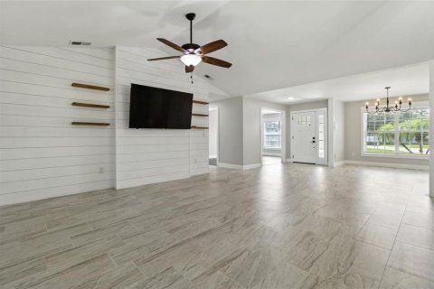 House in Auburndale, Florida 4 bedrooms, 203.55 sq.m. № 1884823 - photo 8