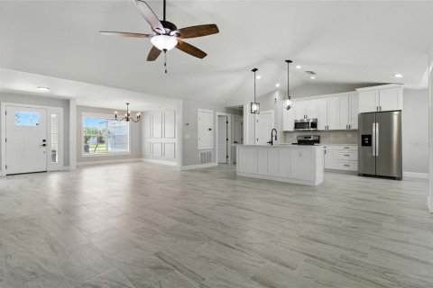 House in Auburndale, Florida 4 bedrooms, 203.55 sq.m. № 1884823 - photo 9