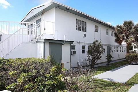Villa ou maison à louer à Lauderdale-by-the-Sea, Floride: 312.24 m2 № 1055018 - photo 1