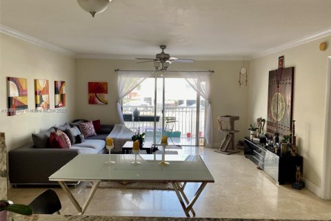 Condominio en venta en North Miami Beach, Florida, 1 dormitorio, 76.74 m2 № 1860498 - foto 3