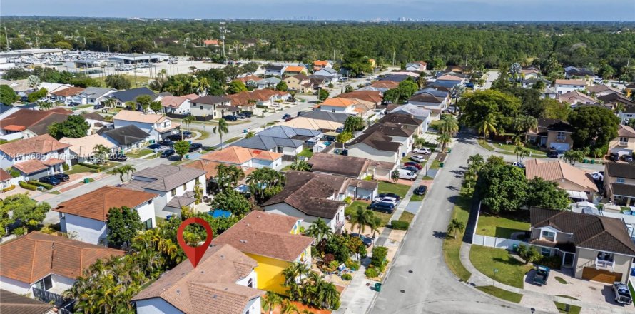 Casa en Miami, Florida 4 dormitorios, 205.69 m2 № 1968462