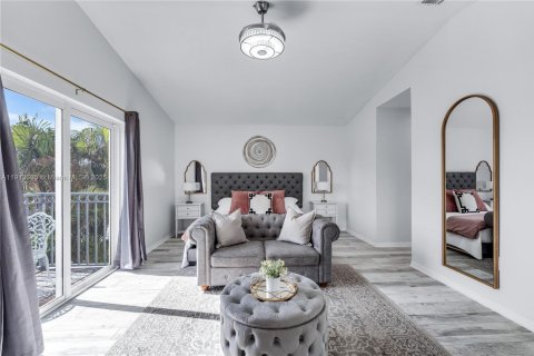 Casa en venta en Miami, Florida, 4 dormitorios, 205.69 m2 № 1968462 - foto 15