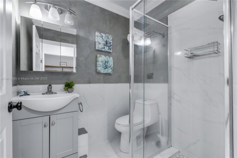 Casa en venta en Miami, Florida, 4 dormitorios, 205.69 m2 № 1968462 - foto 20