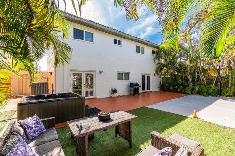 Casa en venta en Miami, Florida, 4 dormitorios, 205.69 m2 № 1968462 - foto 24