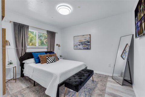 Casa en venta en Miami, Florida, 4 dormitorios, 205.69 m2 № 1968462 - foto 16