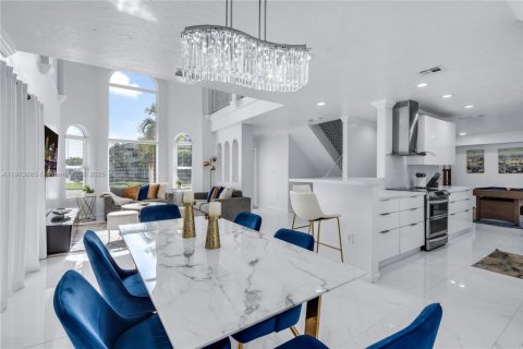 Casa en venta en Miami, Florida, 4 dormitorios, 205.69 m2 № 1968462 - foto 12