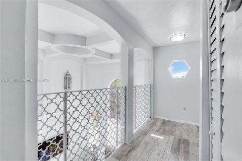 Casa en venta en Miami, Florida, 4 dormitorios, 205.69 m2 № 1968462 - foto 21