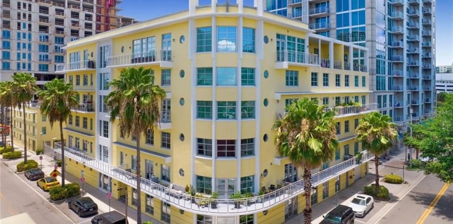 Condo in Tampa, Florida, 2 bedrooms  № 1749655