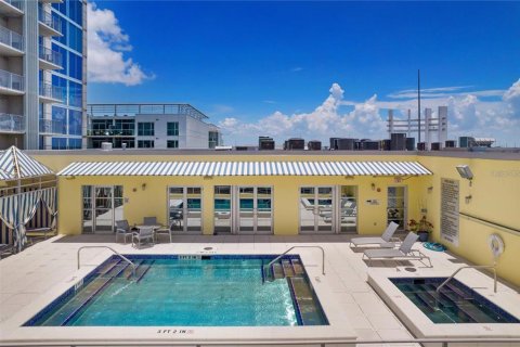 Condo in Tampa, Florida, 2 bedrooms  № 1749655 - photo 18