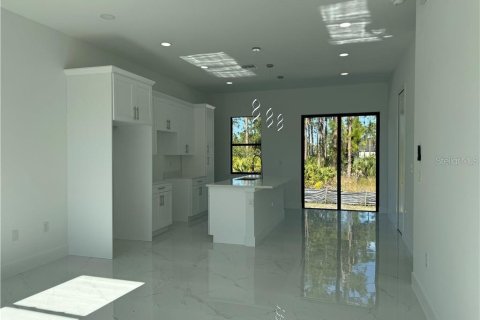 Купить виллу или дом в Лихай-Эйкерс, Флорида 3 комнаты, 98.2м2, № 1559850 - фото 2