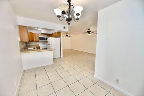 Touwnhouse à louer à Sunrise, Floride: 4 chambres, 158.31 m2 № 2168463 - photo 9