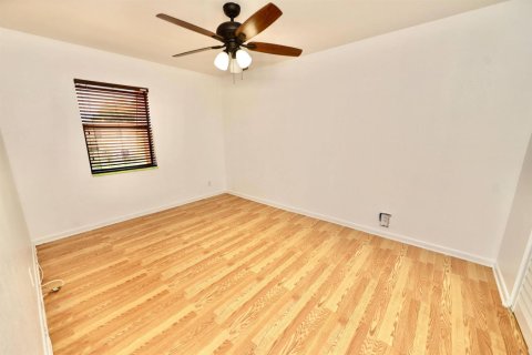 Touwnhouse à louer à Sunrise, Floride: 4 chambres, 158.31 m2 № 2168463 - photo 17