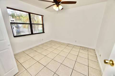 Touwnhouse à louer à Sunrise, Floride: 4 chambres, 158.31 m2 № 2168463 - photo 8