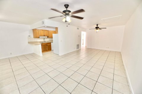 Touwnhouse à louer à Sunrise, Floride: 4 chambres, 158.31 m2 № 2168463 - photo 7