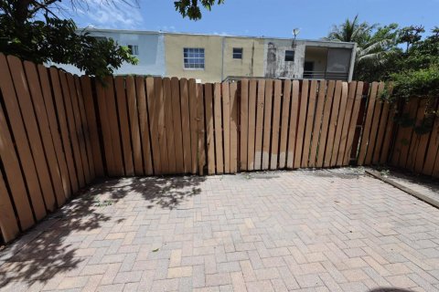 Touwnhouse à louer à Sunrise, Floride: 4 chambres, 158.31 m2 № 2168463 - photo 4