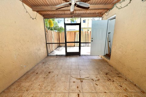 Touwnhouse à louer à Sunrise, Floride: 4 chambres, 158.31 m2 № 2168463 - photo 5
